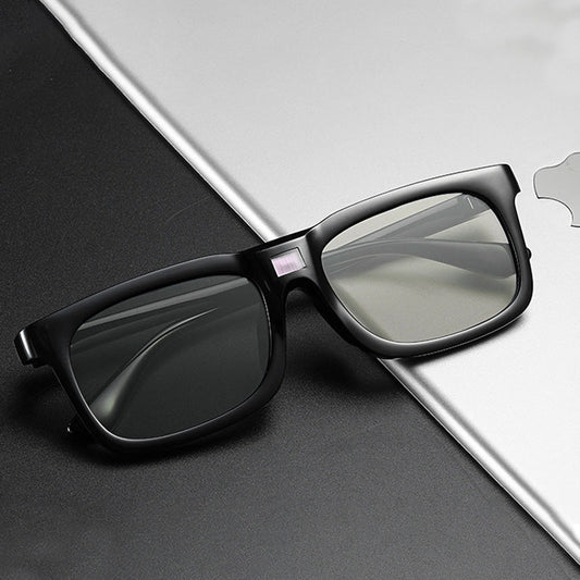 Fashion Polarized Sunglasses with Light-Sensing Tech